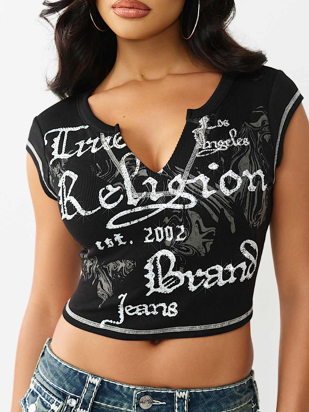 CAMISETA CON CUELLO EN V, image 1