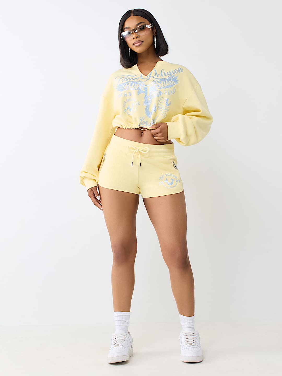 ZIP POCKET DOLPHIN HEM HOT SHORT