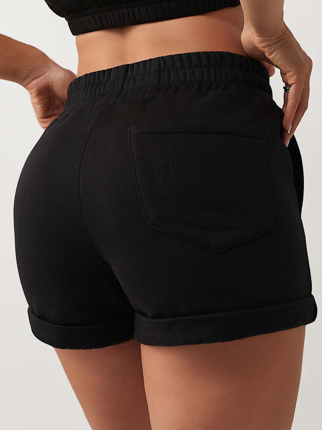SHORT SPORTIF AVEC &Eacute;TIQUETTE