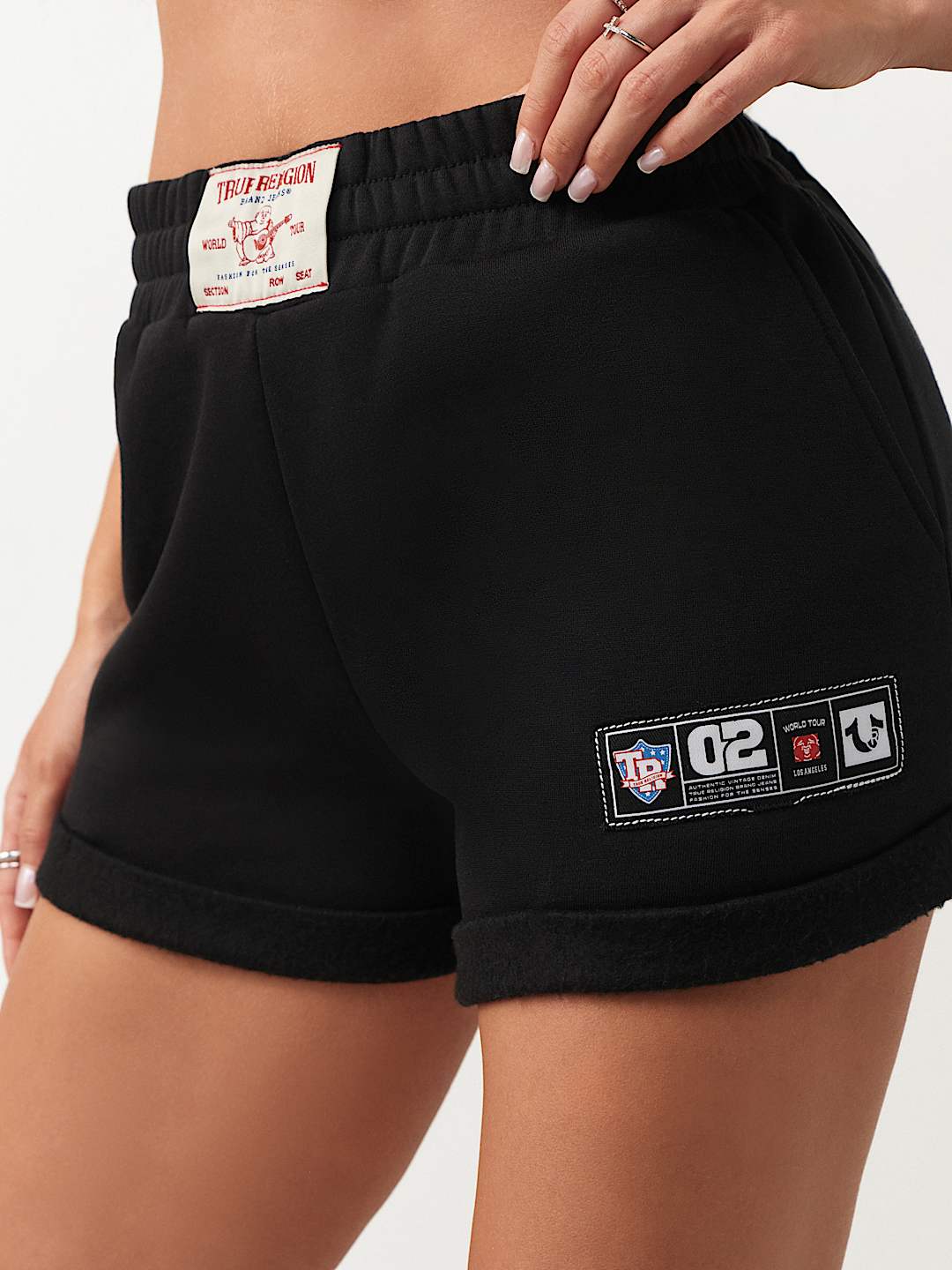 SHORT SPORTIF AVEC &Eacute;TIQUETTE