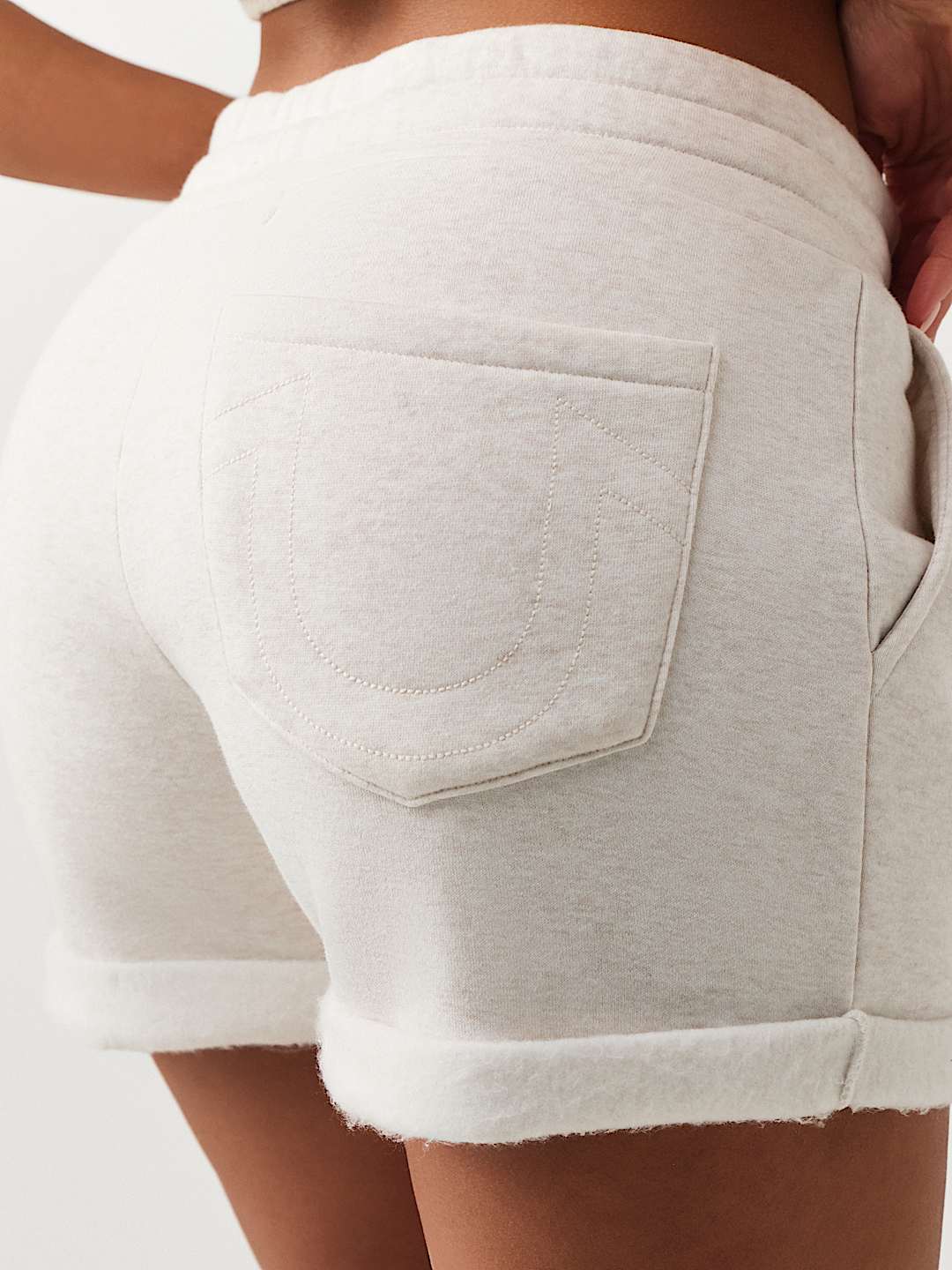 SHORT SPORTIF AVEC &Eacute;TIQUETTE