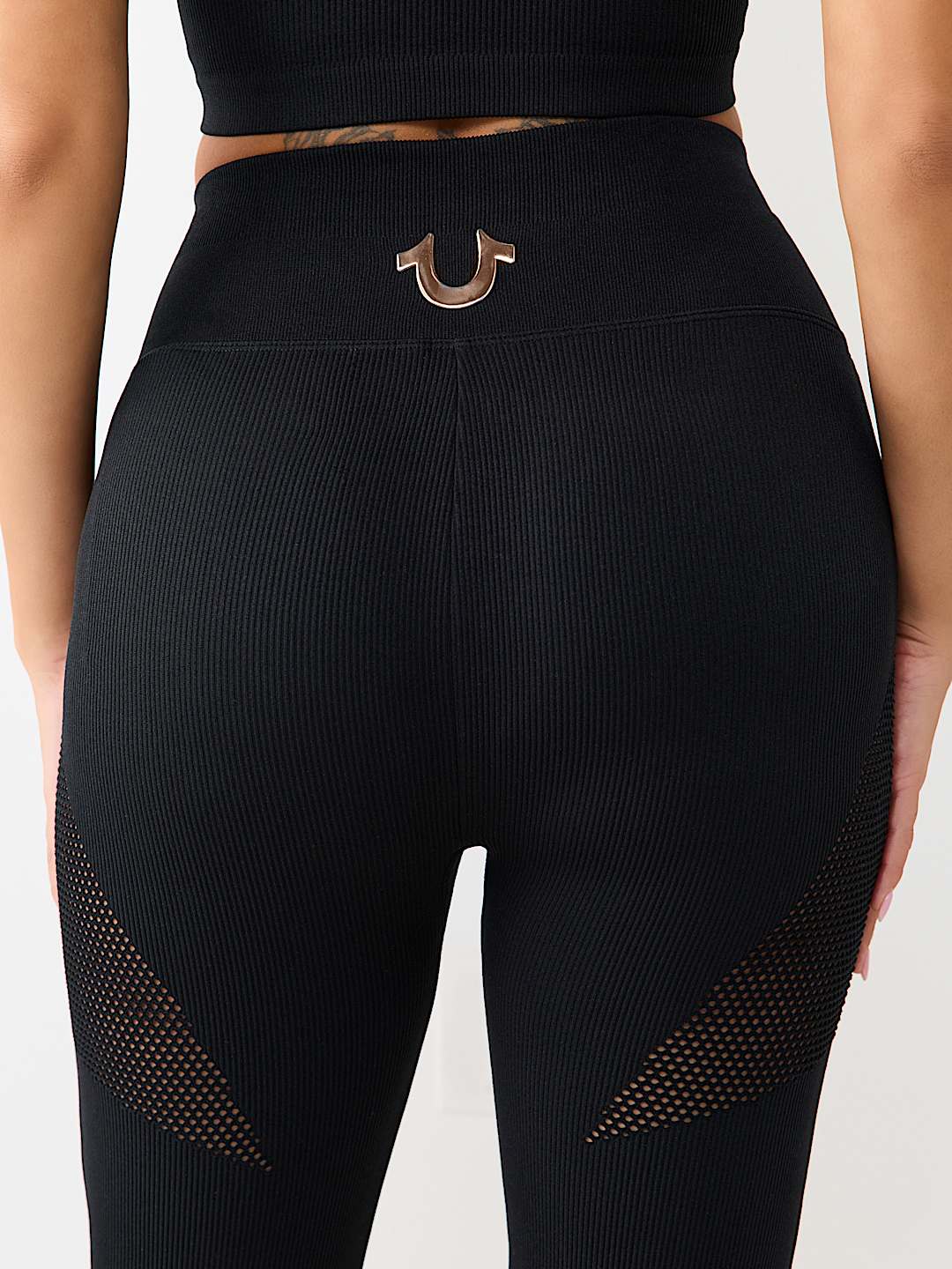 HORSESHOE CUTOUT SEAMLESS FLARE PANT