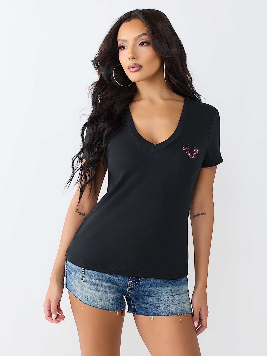 CLASSIC V-NECK TEE