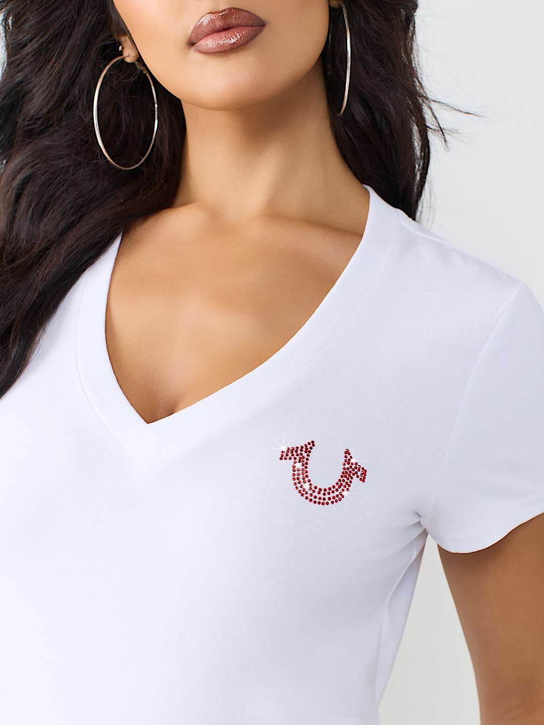 CLASSIC V-NECK TEE