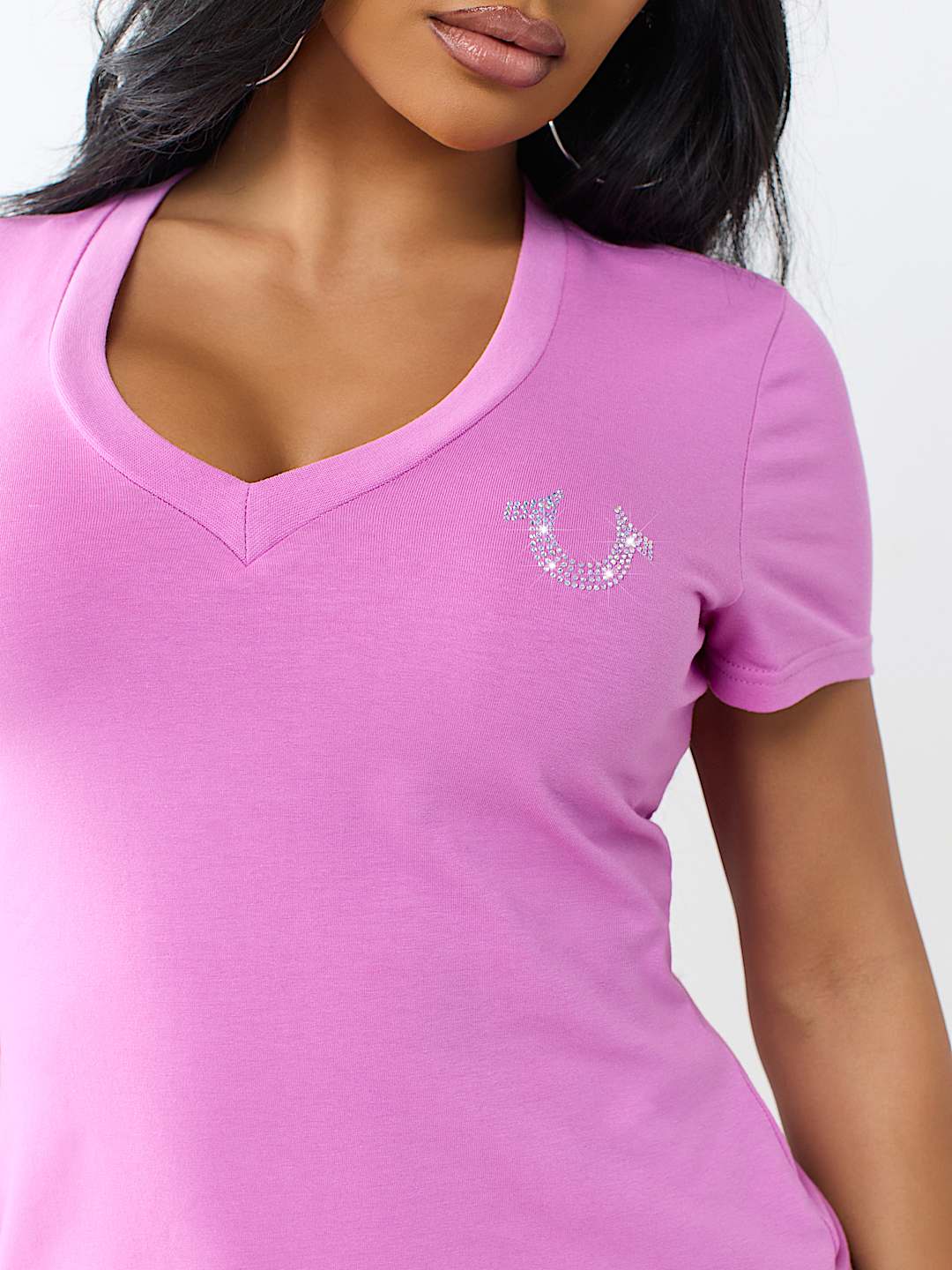 CLASSIC V-NECK TEE