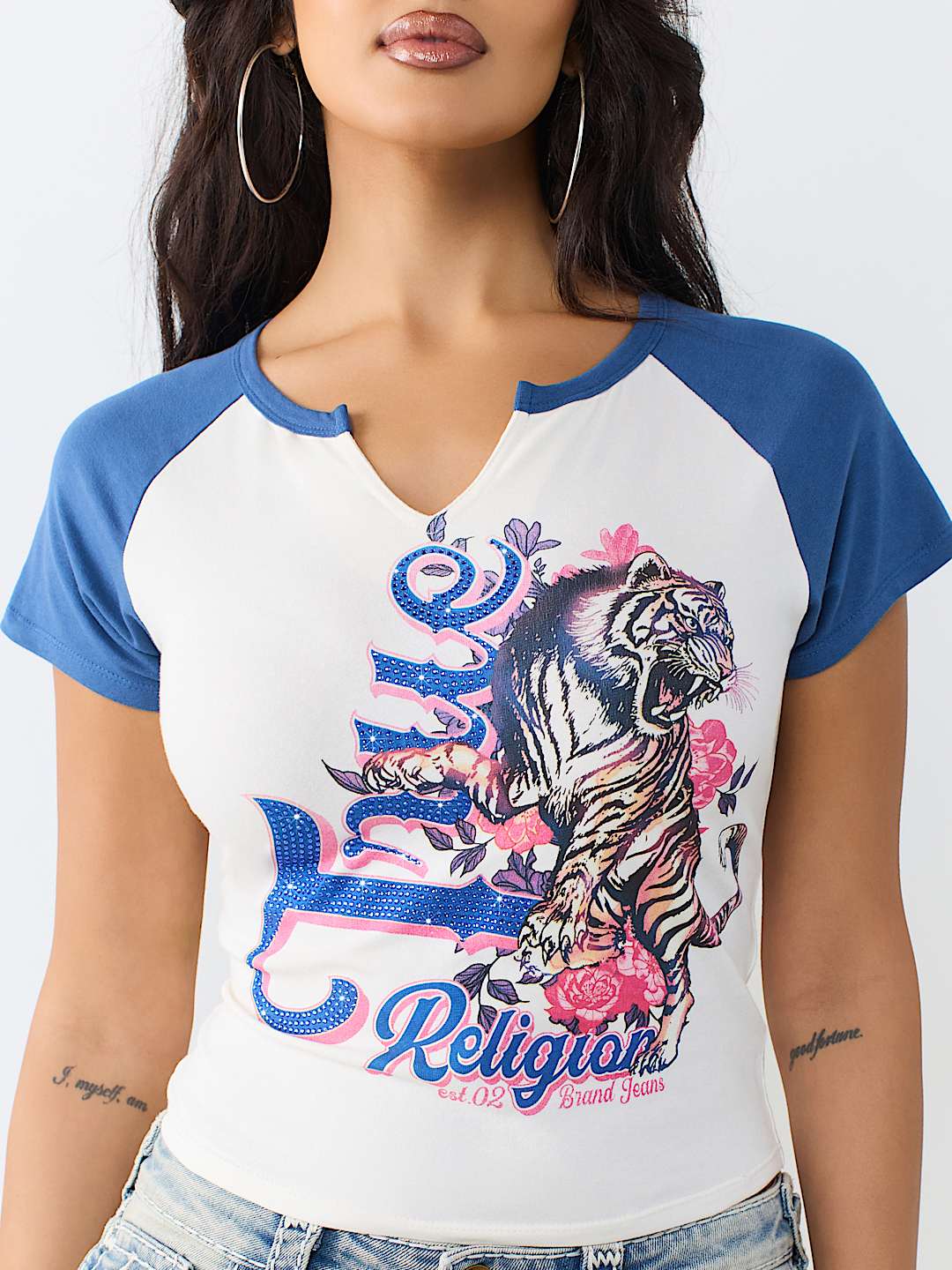 CONTRAST RAGLAN NOTCH BABY TEE