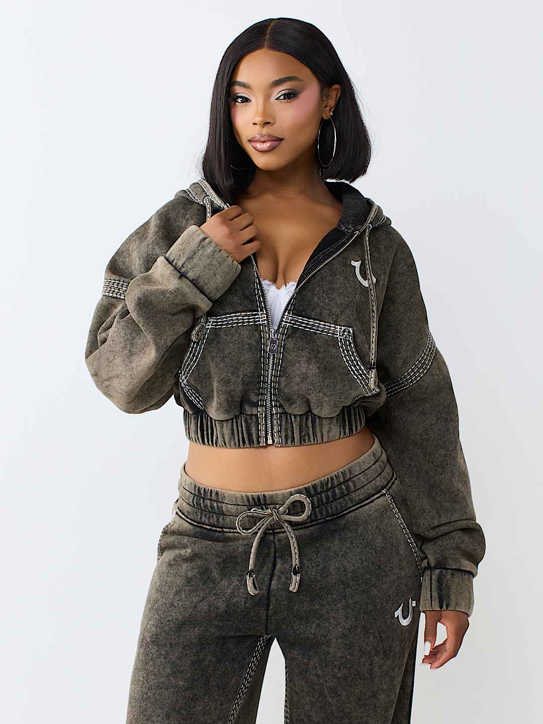 SUDADERA RELAJADA GIRLFRIEND CON CAPUCHA Y CIERRE SUPER T CON LAVADO