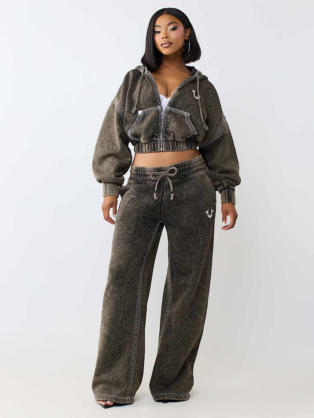SUDADERA RELAJADA GIRLFRIEND CON CAPUCHA Y CIERRE SUPER T CON LAVADO