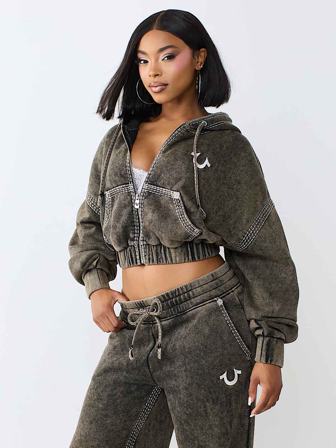 SUDADERA RELAJADA GIRLFRIEND CON CAPUCHA Y CIERRE SUPER T CON LAVADO