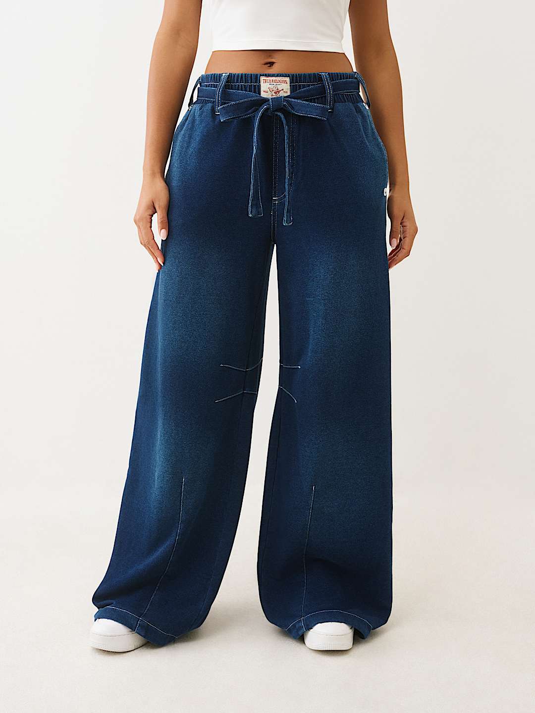 PANTALON EN MOLLETON COUPE BALLON D&Eacute;LAV&Eacute; INDIGO