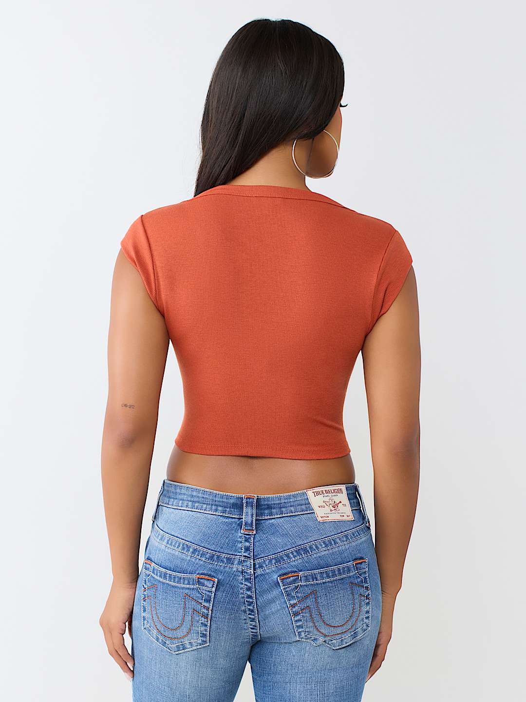 CAMISETA ACANALADA CL&Aacute;SICA CON HENDIDURA