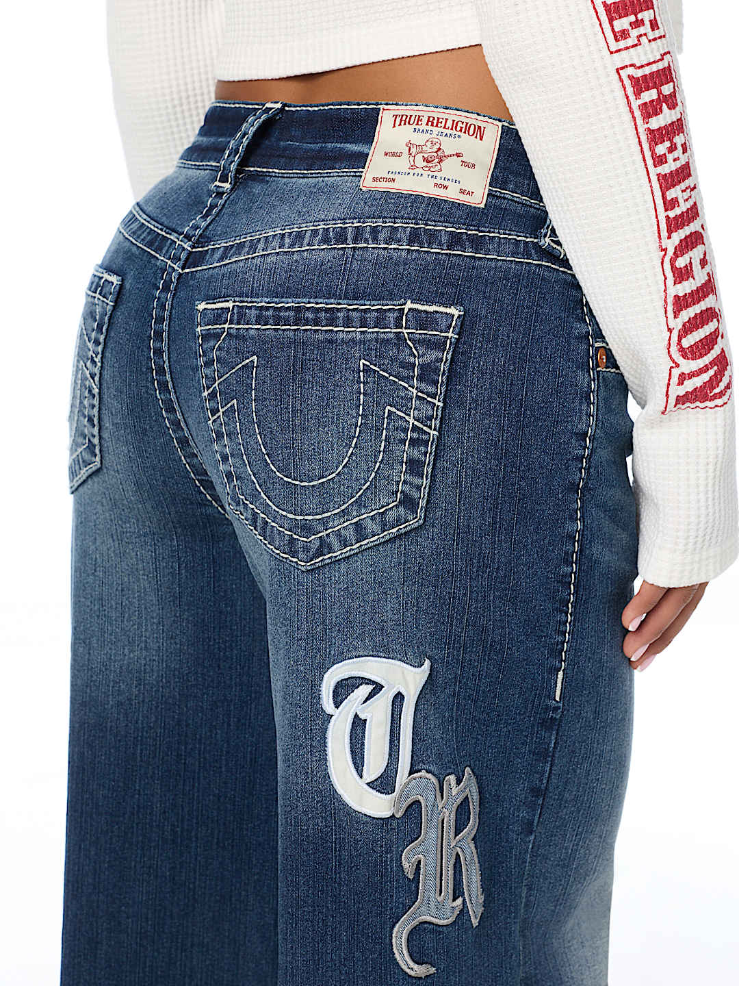 JESSIE MID RISE APPLIQU&Eacute; BIG T SUPER BAGGY JEAN