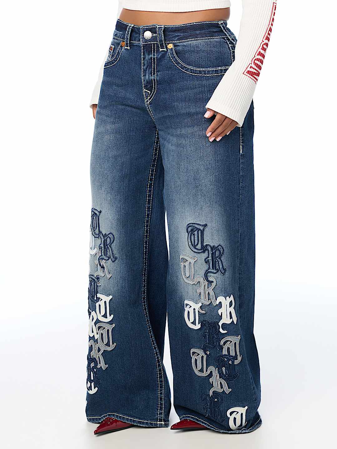 JESSIE MID RISE APPLIQU&Eacute; BIG T SUPER BAGGY JEAN