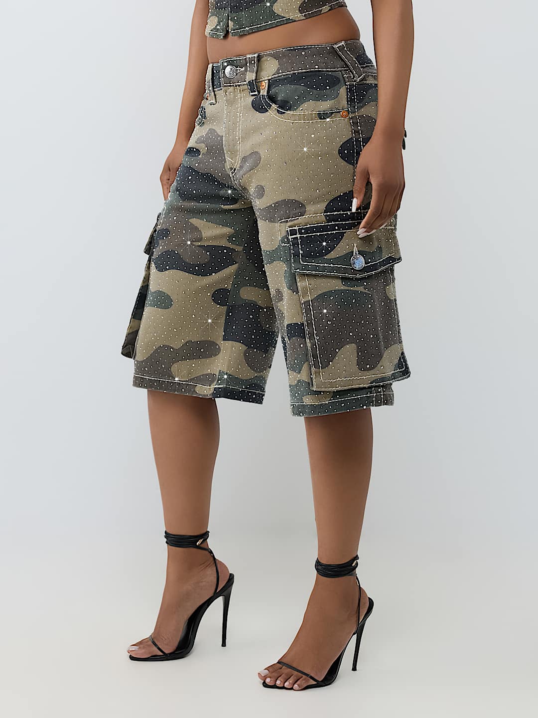 CAMO CARGO BIG T FLAP JORT