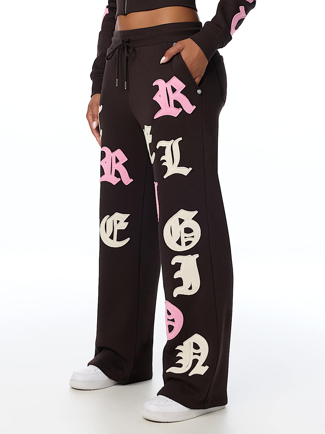 APPLIQU&Eacute; MID RISE STRAIGHT LEG SWEATPANT