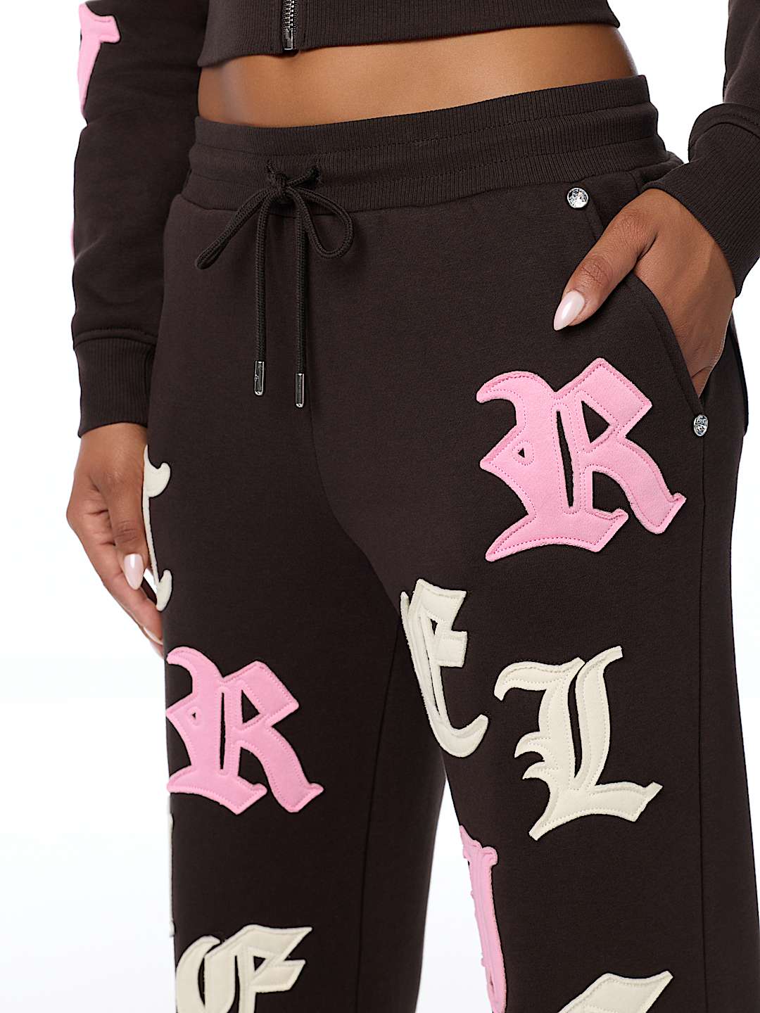 APPLIQU&Eacute; MID RISE STRAIGHT LEG SWEATPANT