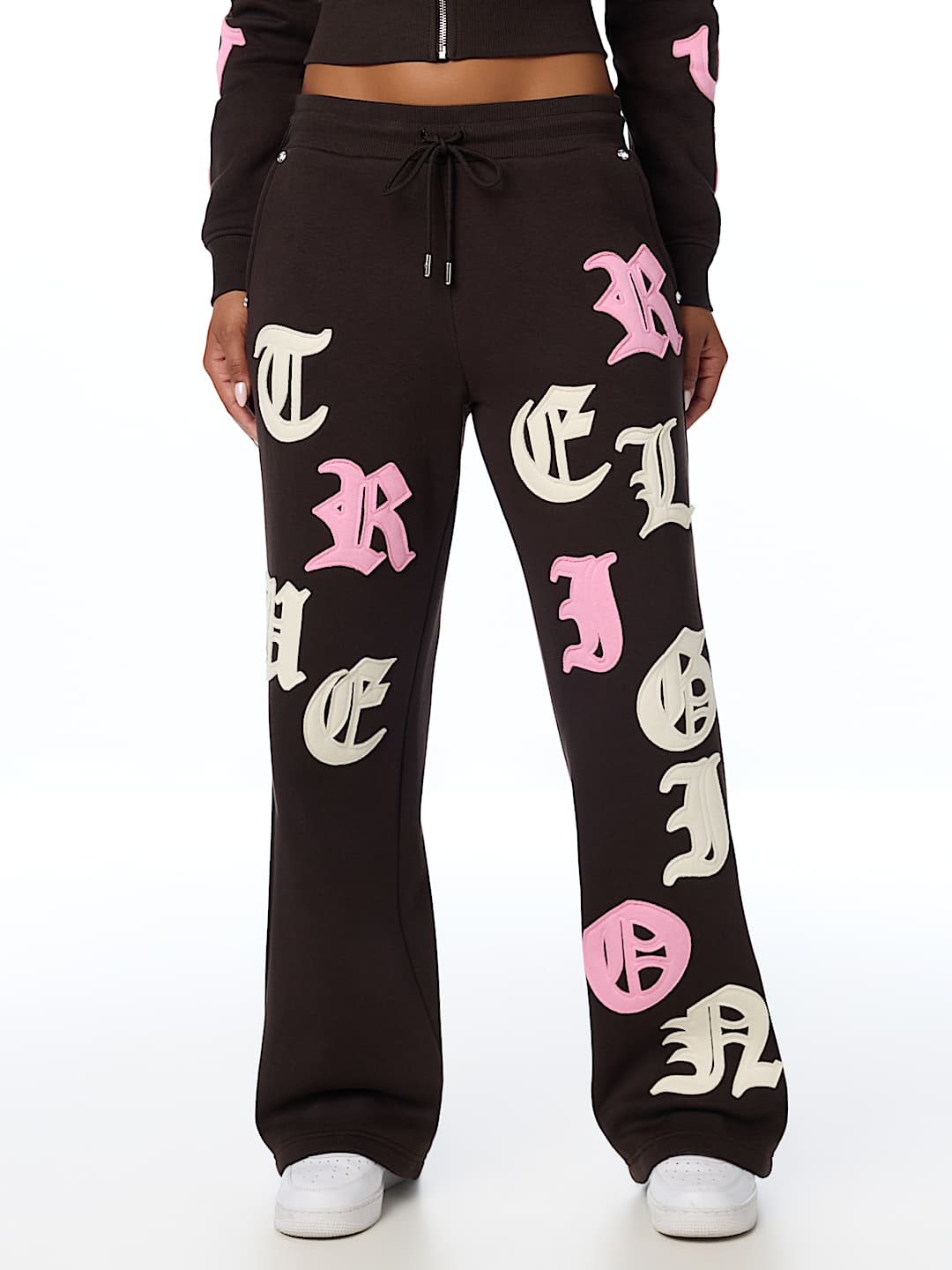 APPLIQU&Eacute; MID RISE STRAIGHT LEG SWEATPANT