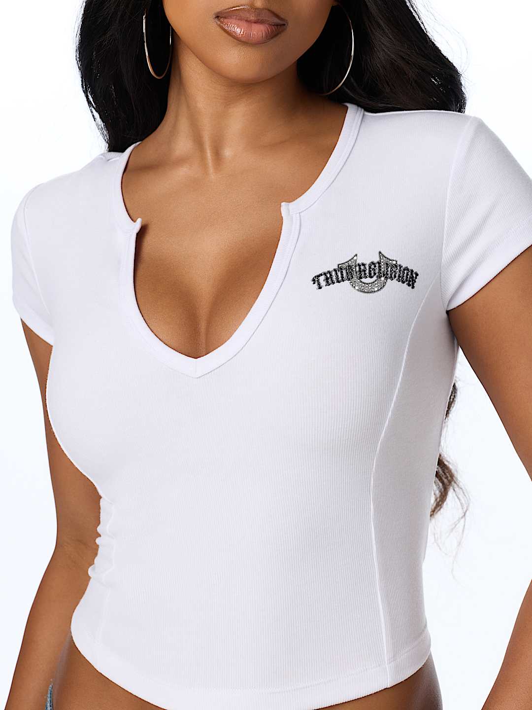 CRYSTAL SCRIPT WING NOTCH TEE