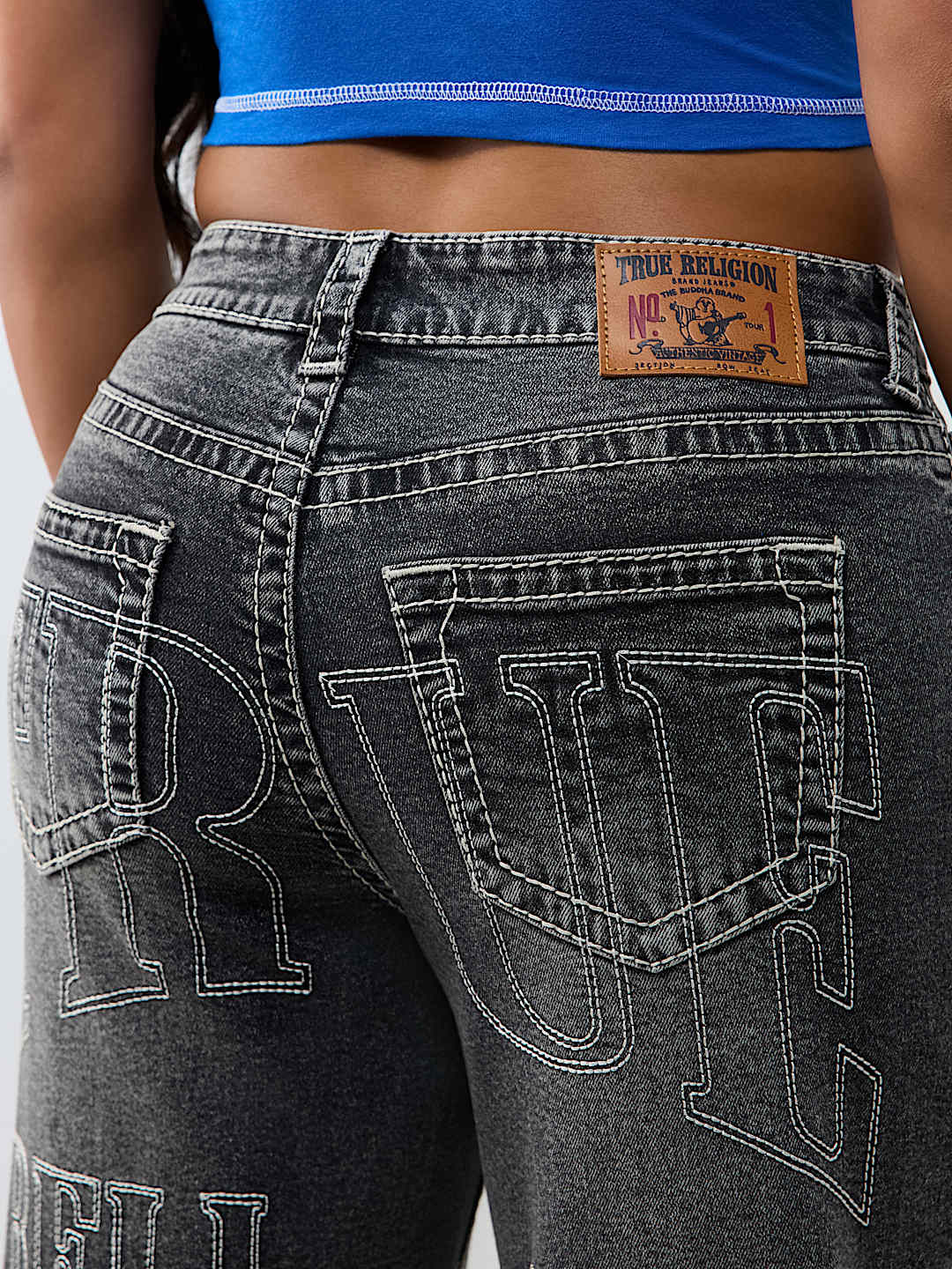 BOBBI MID RISE NO. 1 LOGO BIG T BAGGY JEAN