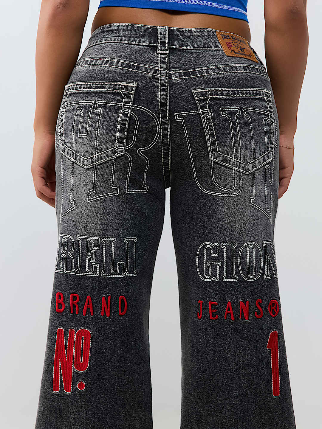 BOBBI MID RISE NO. 1 LOGO BIG T BAGGY JEAN