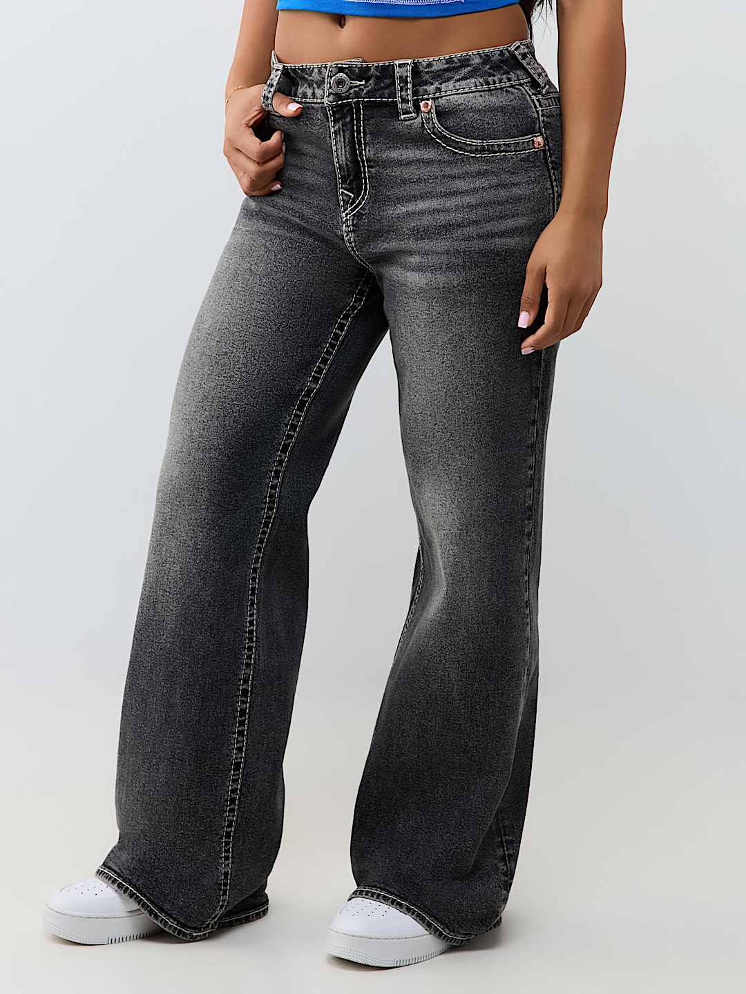 BOBBI MID RISE NO. 1 LOGO BIG T BAGGY JEAN