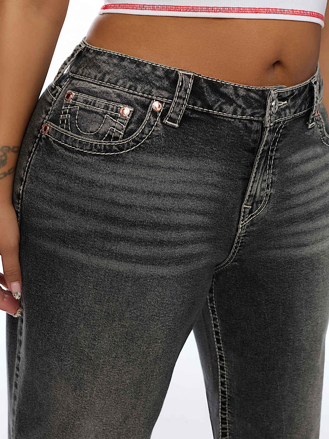 PLUS BOBBI MID RISE NO. 1 LOGO BIG T BAGGY JEAN
