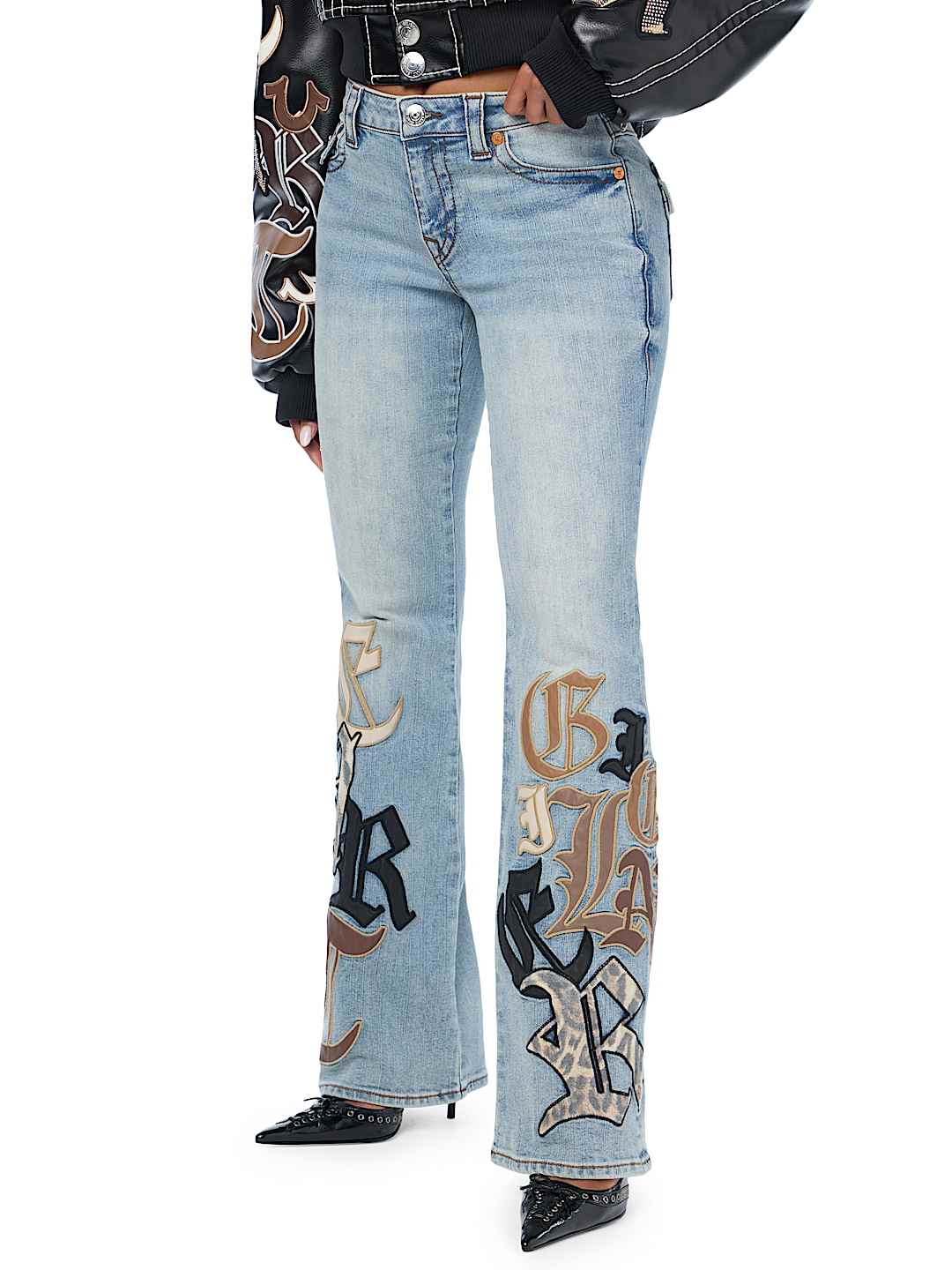 BECCA MID RISE APPLIQU&Eacute; FLAP BOOTCUT JEAN