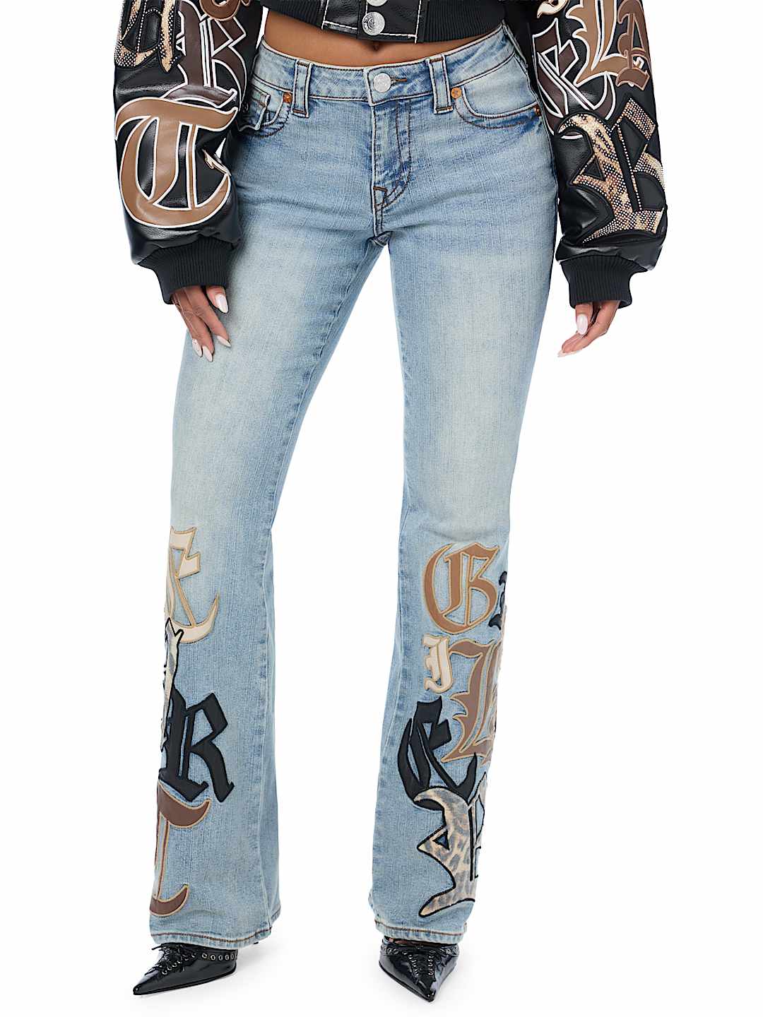 BECCA MID RISE APPLIQU&Eacute; FLAP BOOTCUT JEAN