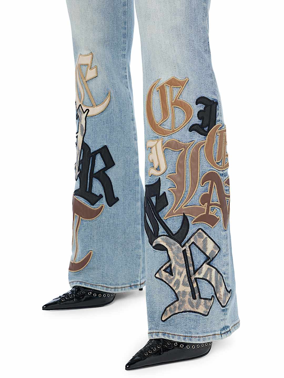 BECCA MID RISE APPLIQU&Eacute; FLAP BOOTCUT JEAN