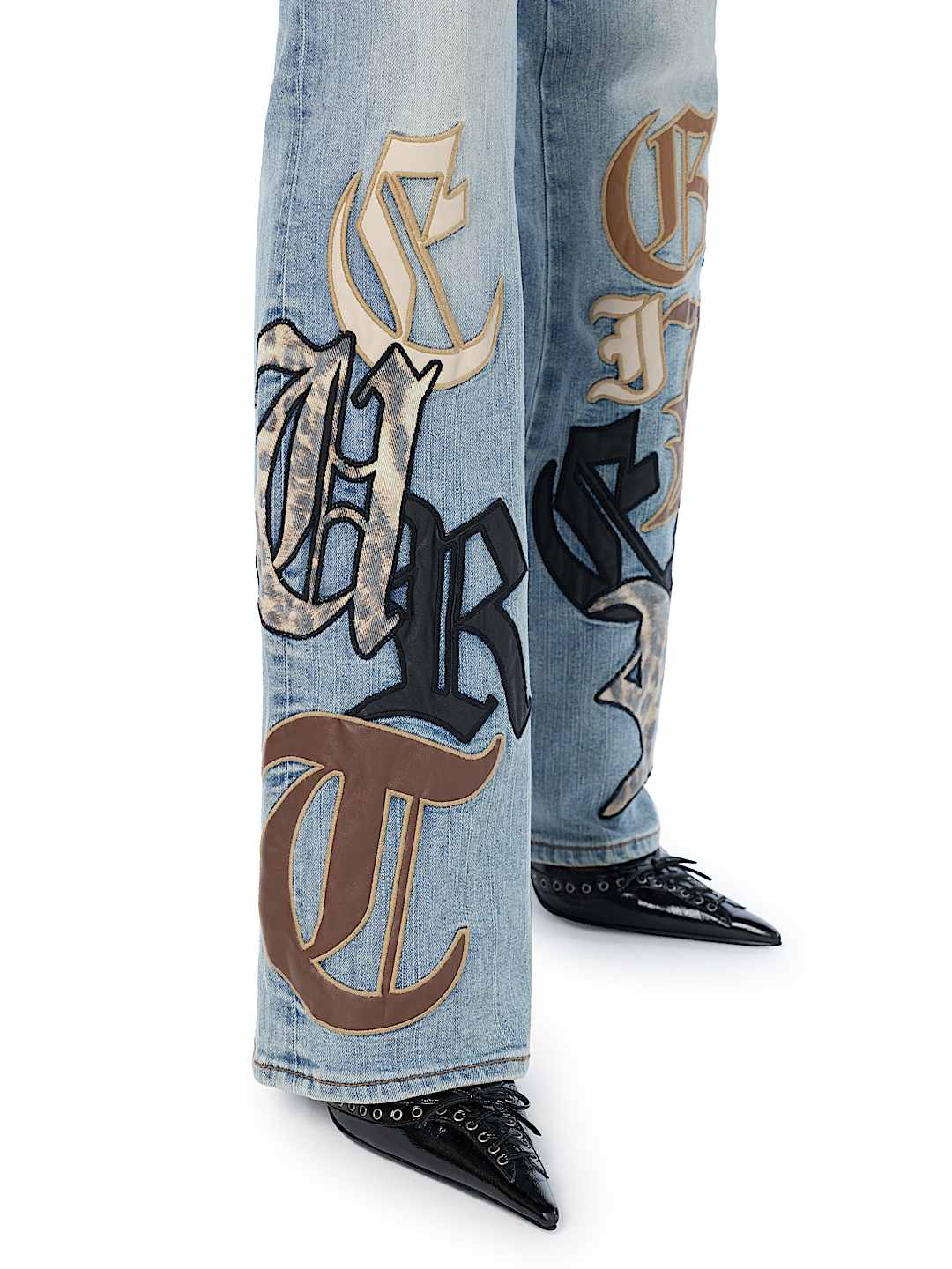 BECCA MID RISE APPLIQU&Eacute; FLAP BOOTCUT JEAN