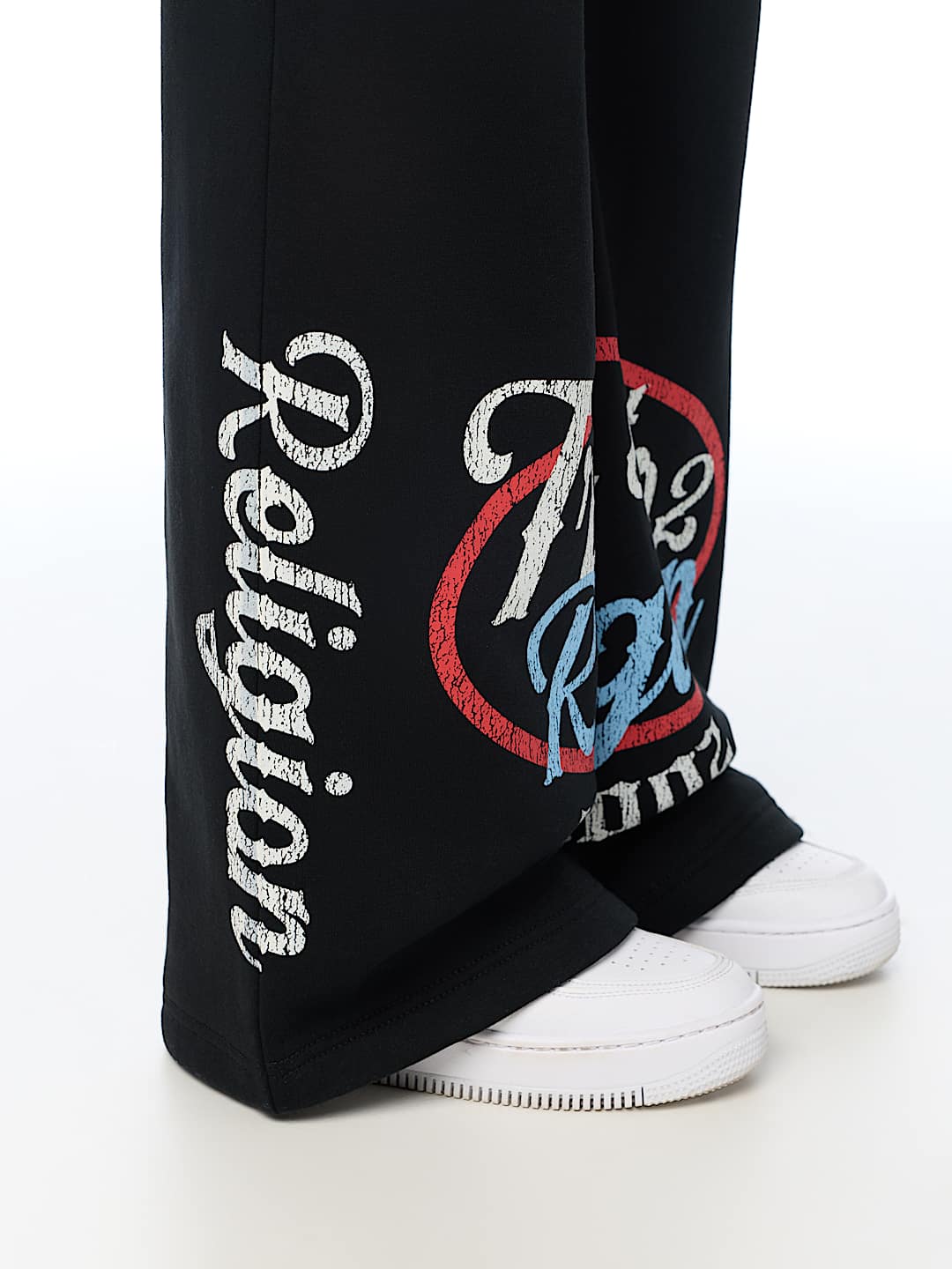 EMBROIDERED MID RISE WIDE LEG SWEATPANT