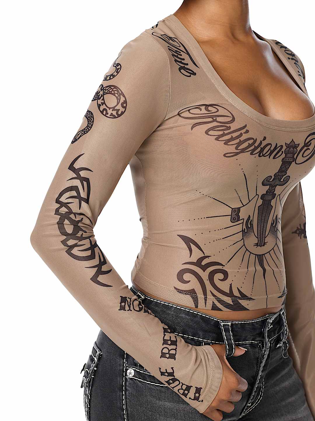SCOOP NECK TATTOO LONG SLEEVE TOP