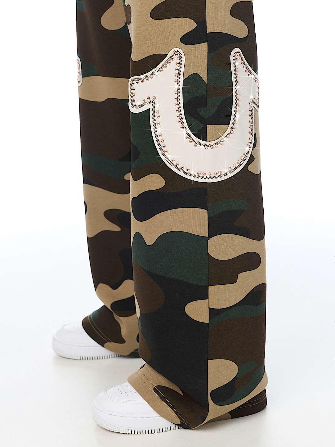 APPLIQU&Eacute; CAMO LOW RISE STRAIGHT LEG SWEATPANT
