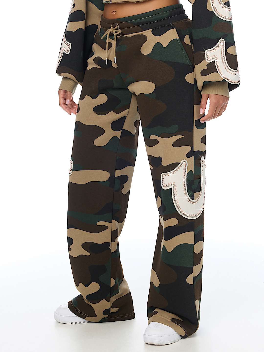 APPLIQU&Eacute; CAMO LOW RISE STRAIGHT LEG SWEATPANT