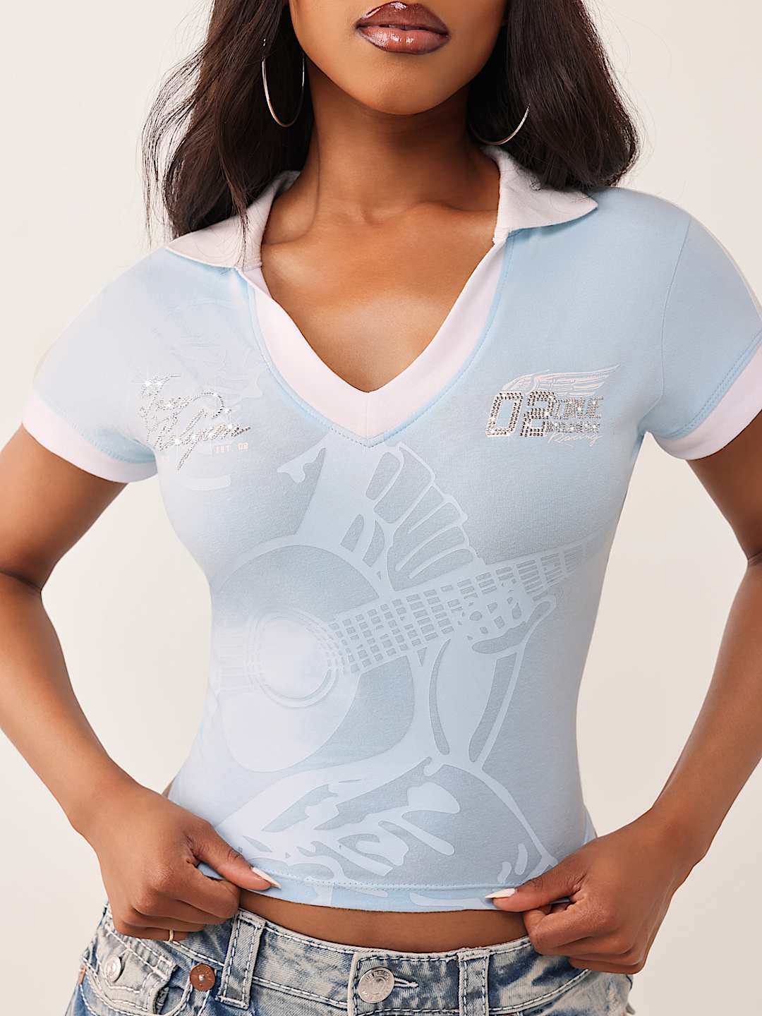CAMISETA DEPORTIVA CON CUELLO Y ESPALDA ABIERTA, image 1