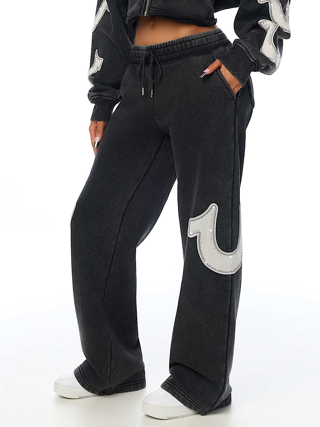 APPLIQU&Eacute; WASHED LOW RISE STRAIGHT LEG SWEATPANT