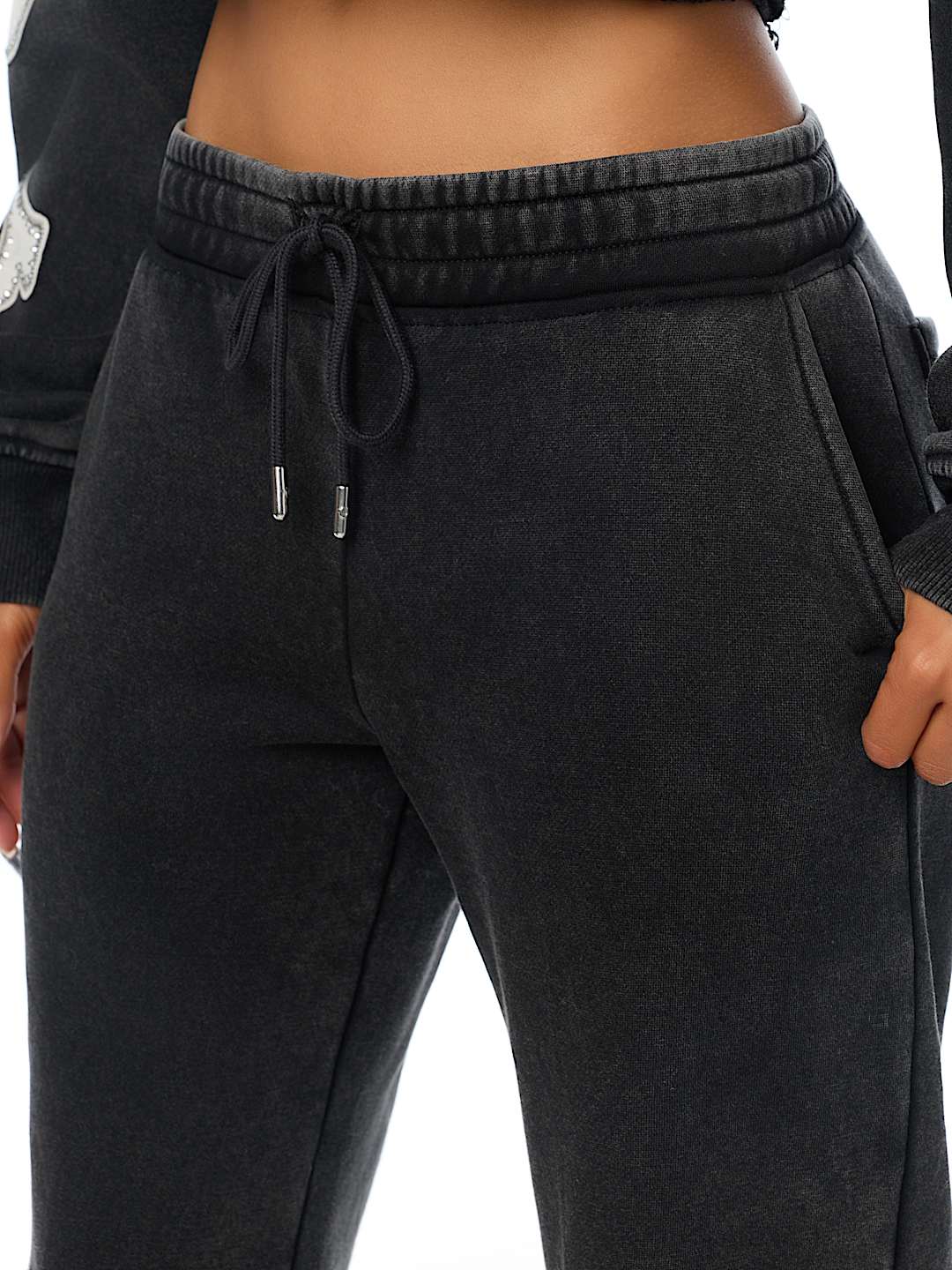 APPLIQU&Eacute; WASHED LOW RISE STRAIGHT LEG SWEATPANT