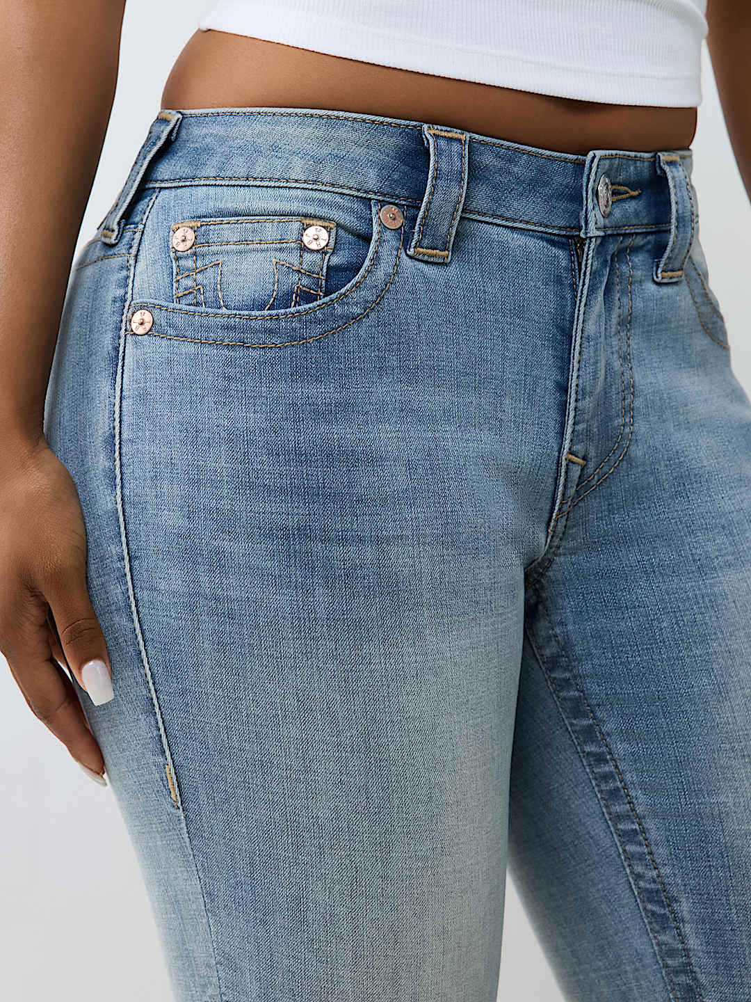 JENNIE MID RISE CURVY SKINNY JEAN