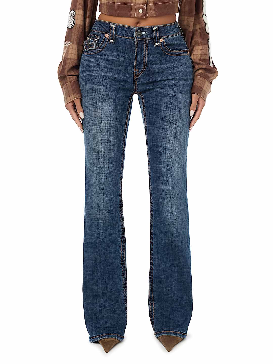 BECCA MID RISE APPLIQU&Eacute; SUPER T FLAP BOOTCUT JEAN