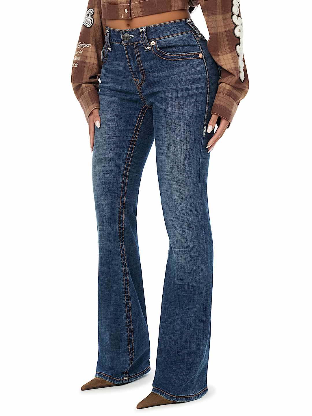 BECCA MID RISE APPLIQU&Eacute; SUPER T FLAP BOOTCUT JEAN