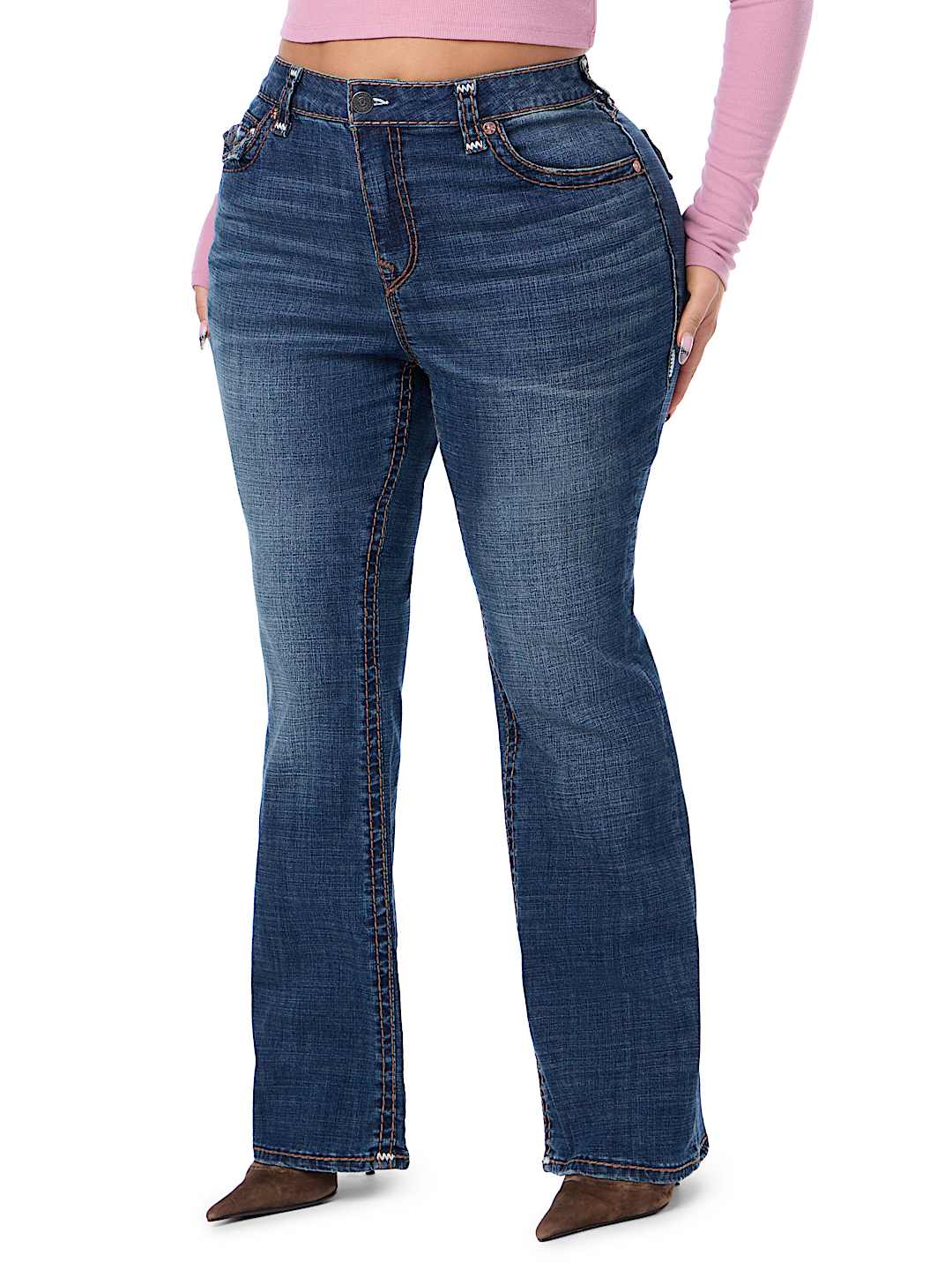 PLUS BECCA MID RISE APPLIQU&Eacute; SUPER T FLAP BOOTCUT JEAN