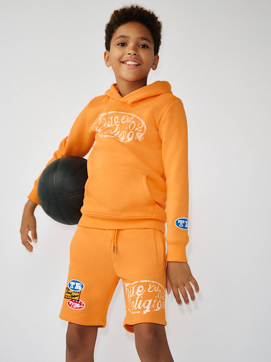 SHORT AVEC &Eacute;TIQUETTE LOGO R&Eacute;TRO POUR GAR&Ccedil;ONS