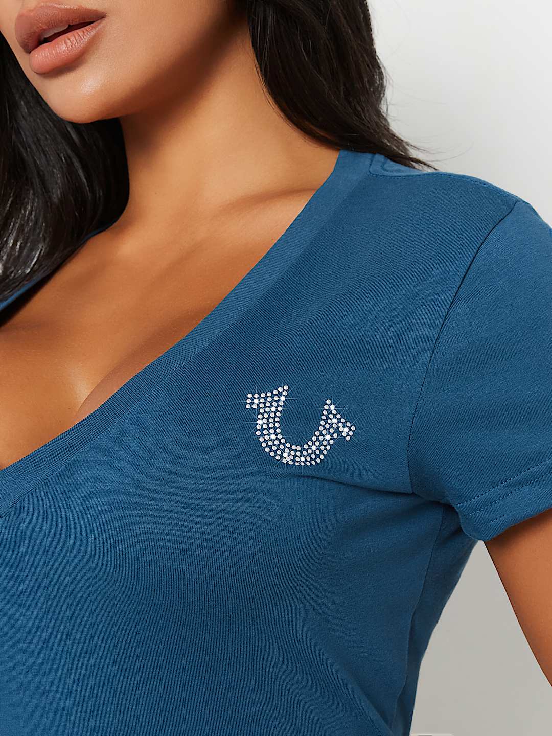 CRYSTAL CONCERT LOGO V NECK TEE, image 3
