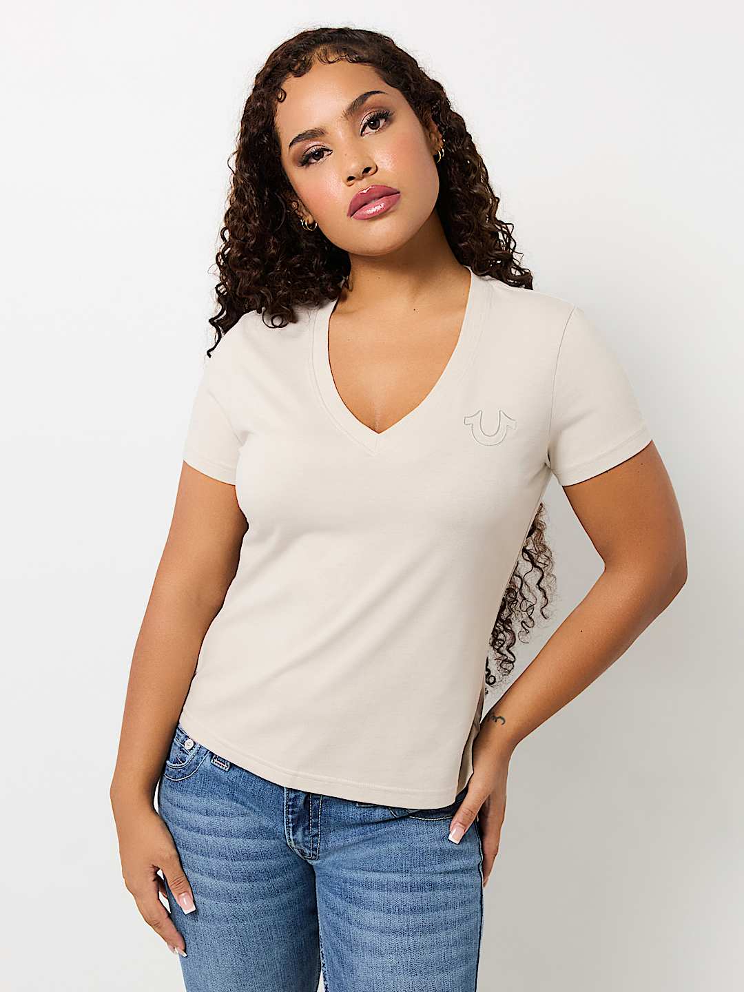 METALLIC FLORAL HORSESHOE V NECK TEE, image 2