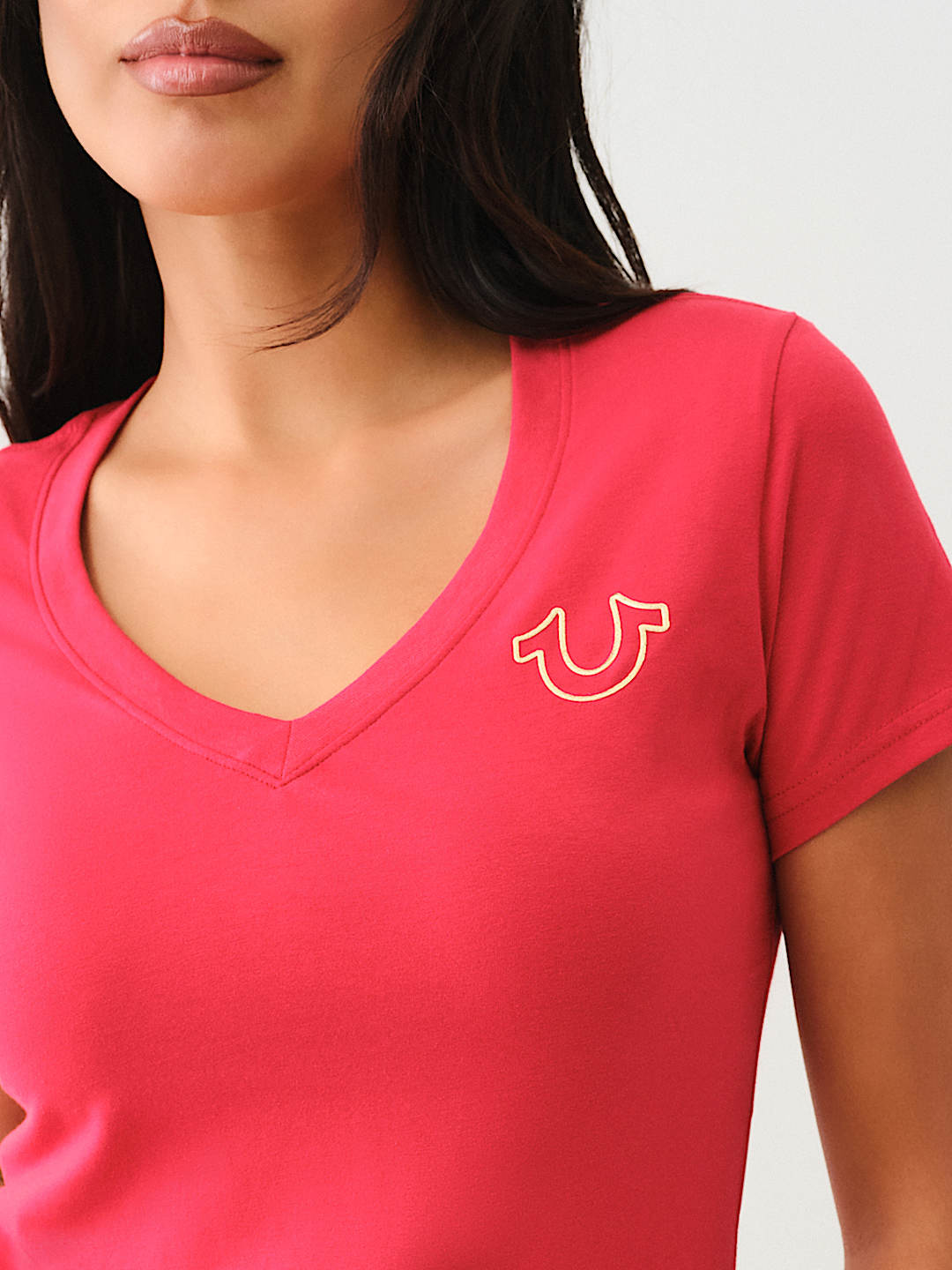 METALLIC FLORAL HORSESHOE V NECK TEE, image 5