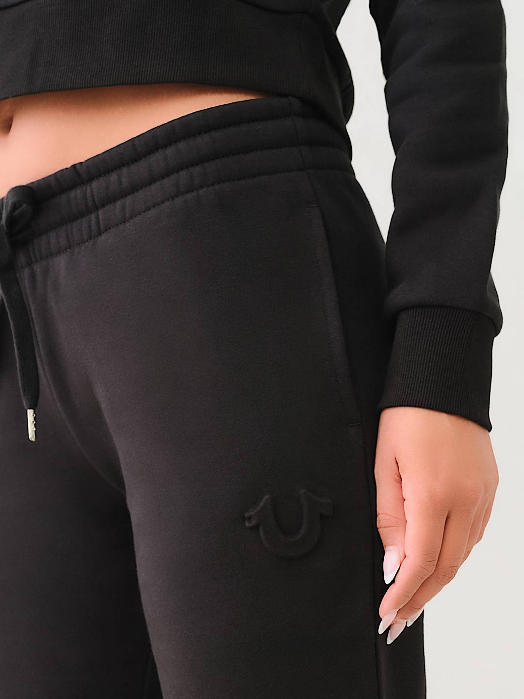 PANTALONES JOGGER CON HERRADURA EN RELIEVE, image 4