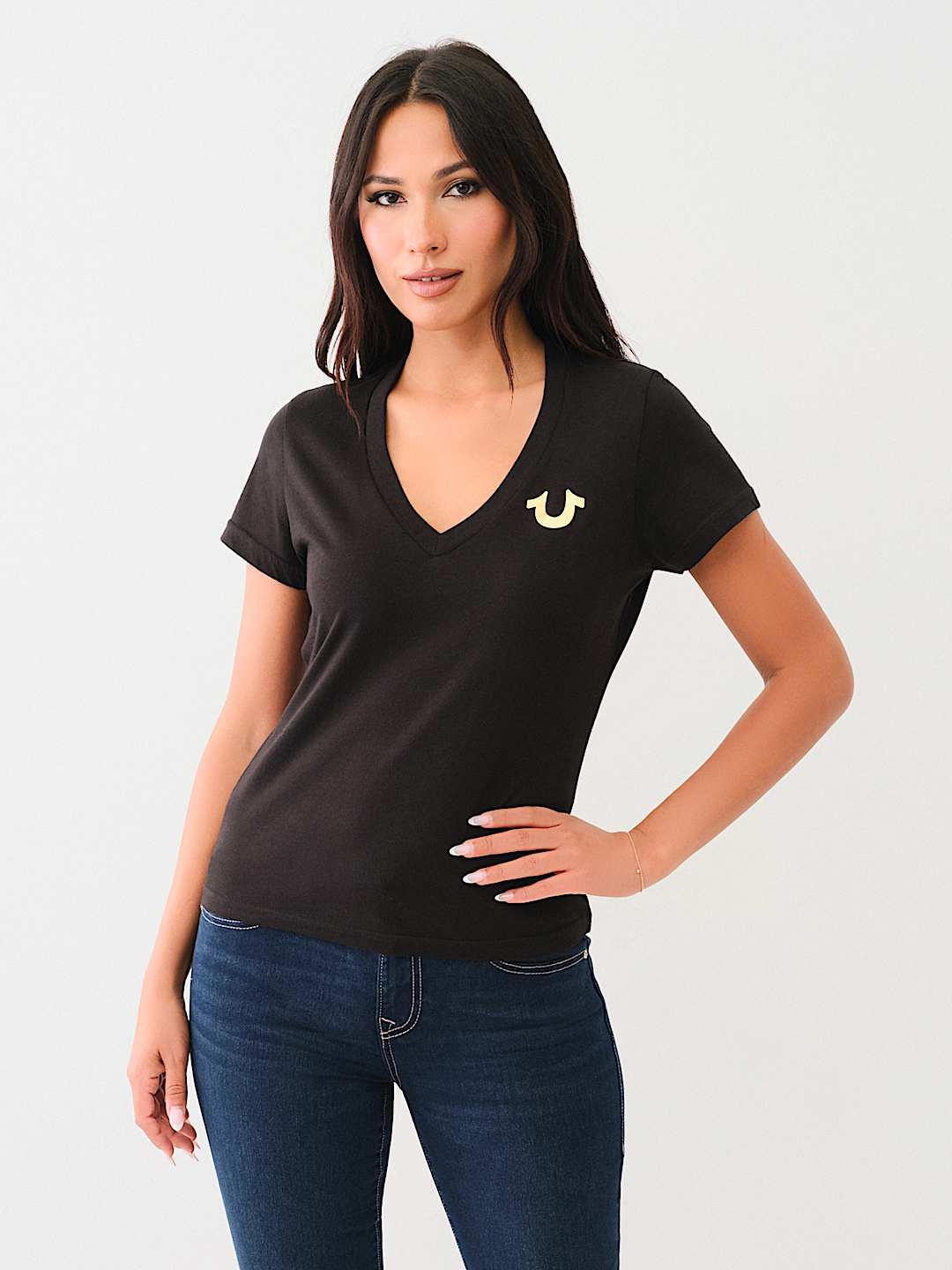 METALLIC SCRIPT LOGO V NECK TEE