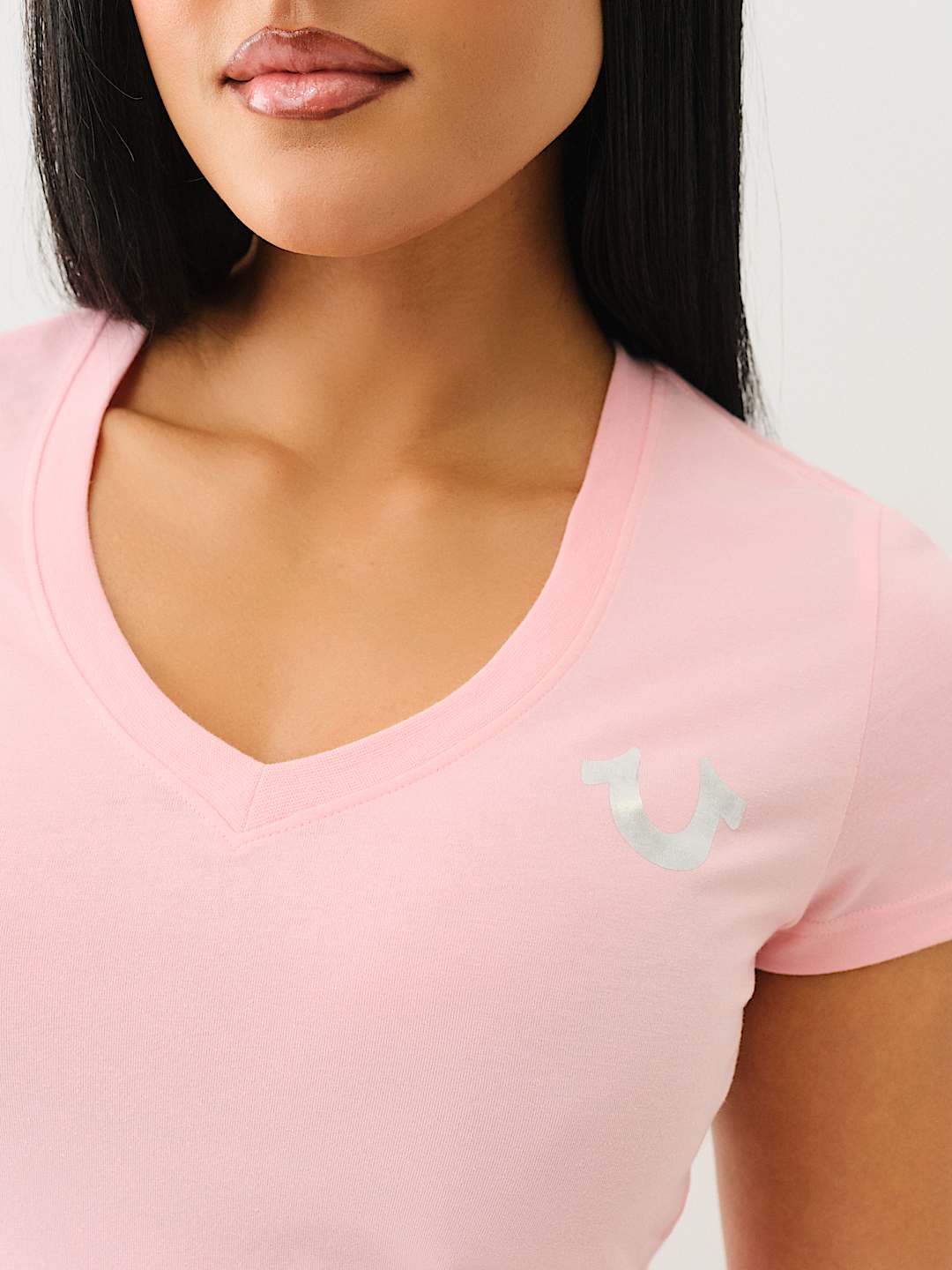 CRYSTAL OUTLINE V NECK TEE