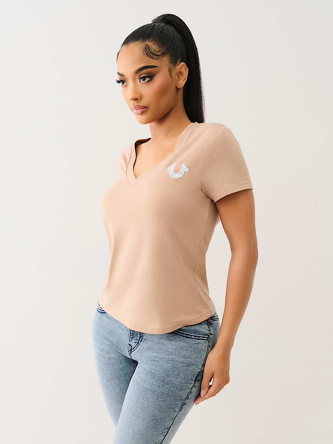 TROPICAL DENIM HORSESHOE V NECK TEE, image 4