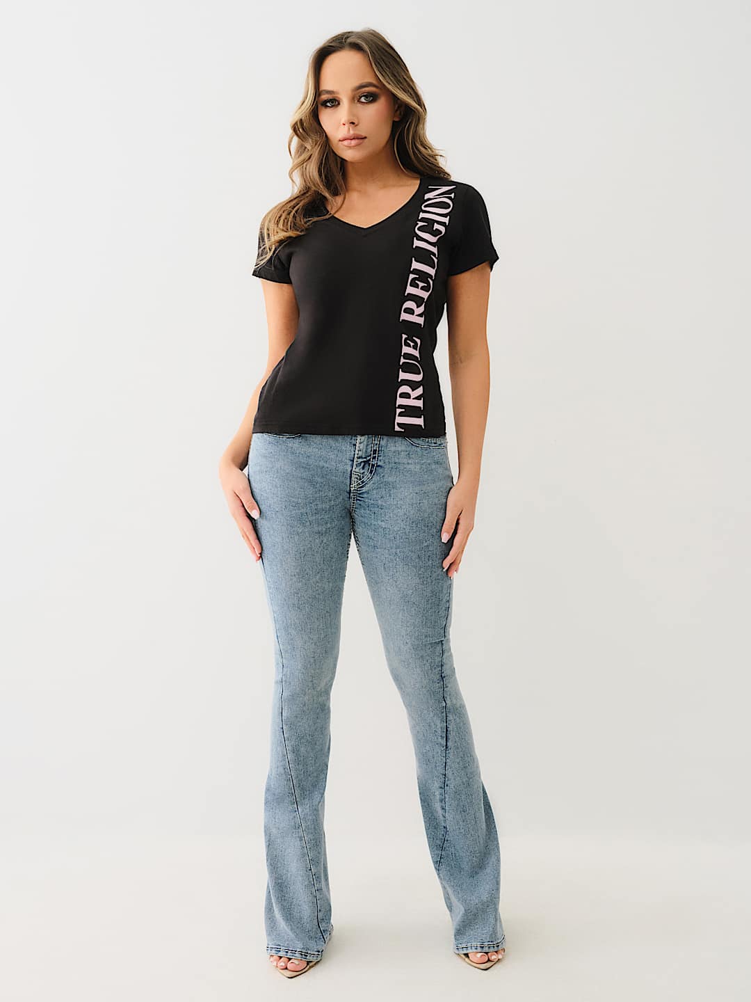 VERTICAL LOGO V NECK TEE